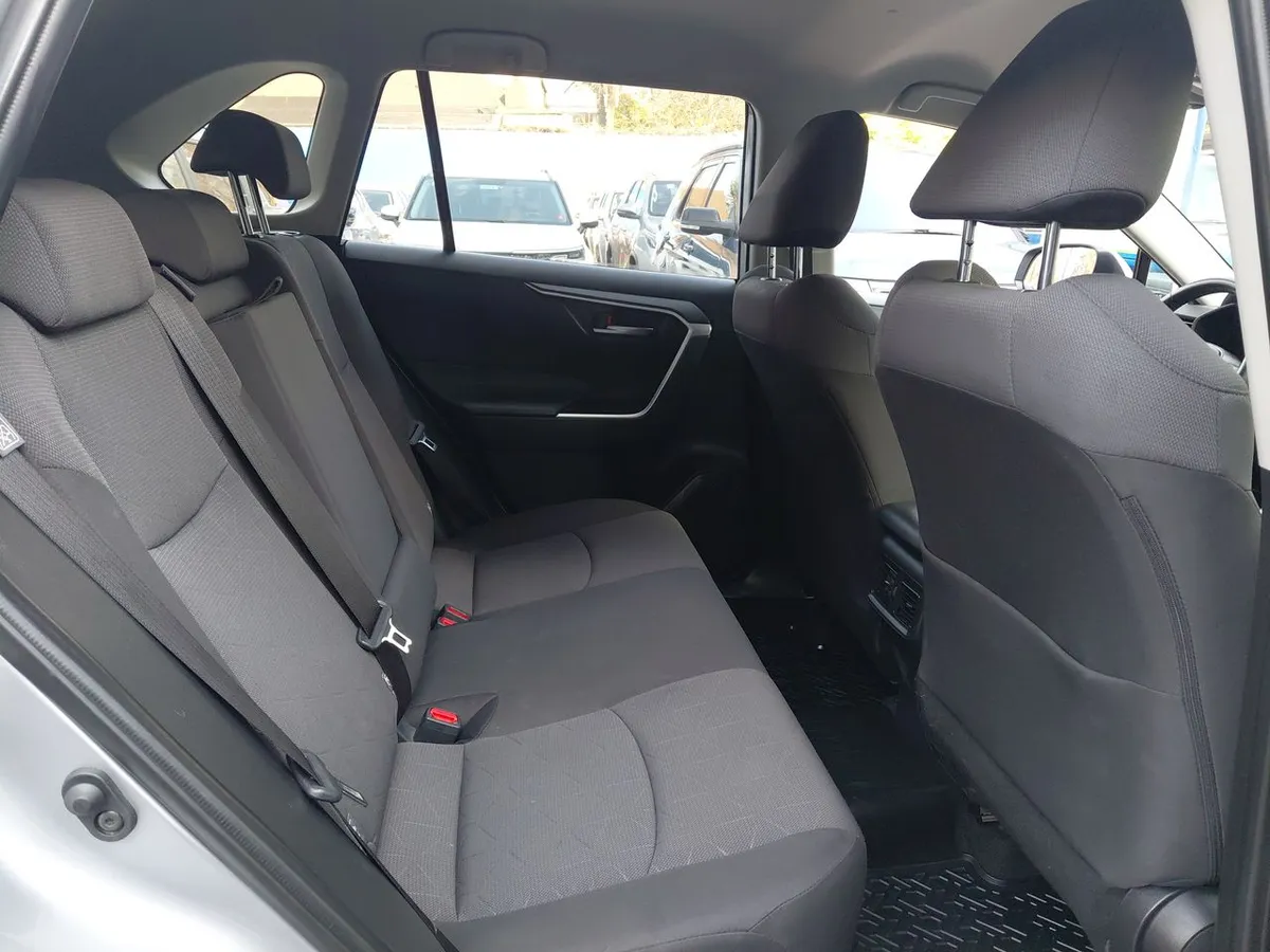 Toyota Rav 4 2.0 Xle 4x2 Cvt At 5p año 2025