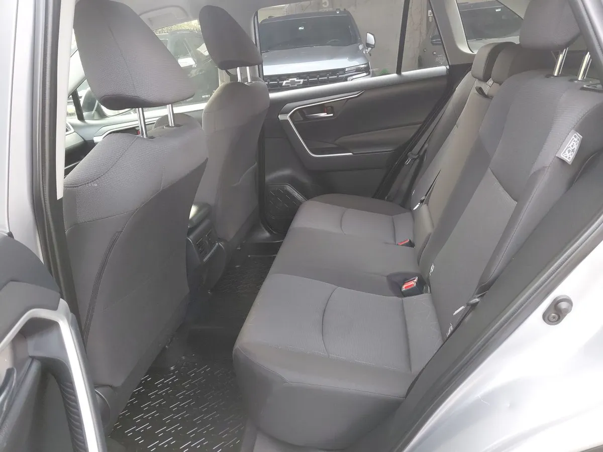 Toyota Rav 4 2.0 Xle 4x2 Cvt At 5p año 2025