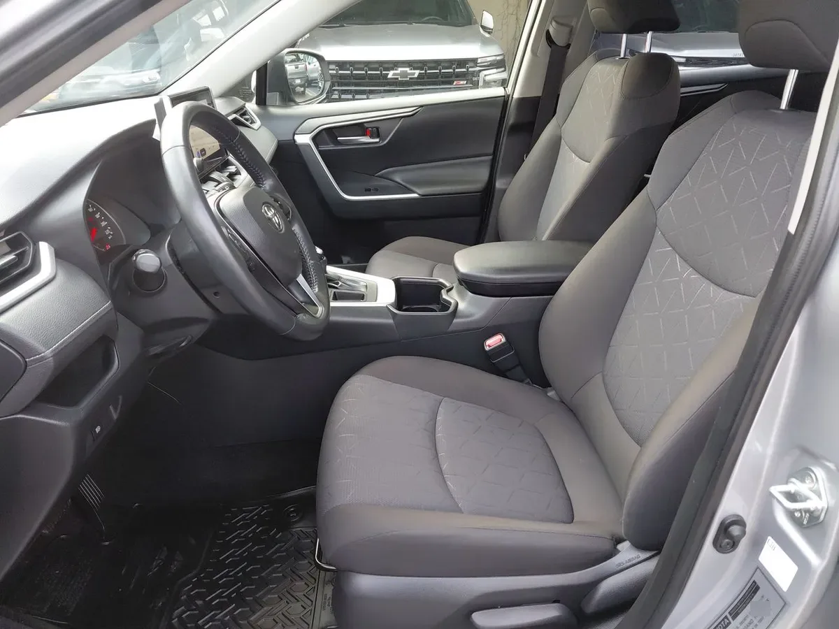 Toyota Rav 4 2.0 Xle 4x2 Cvt At 5p año 2025