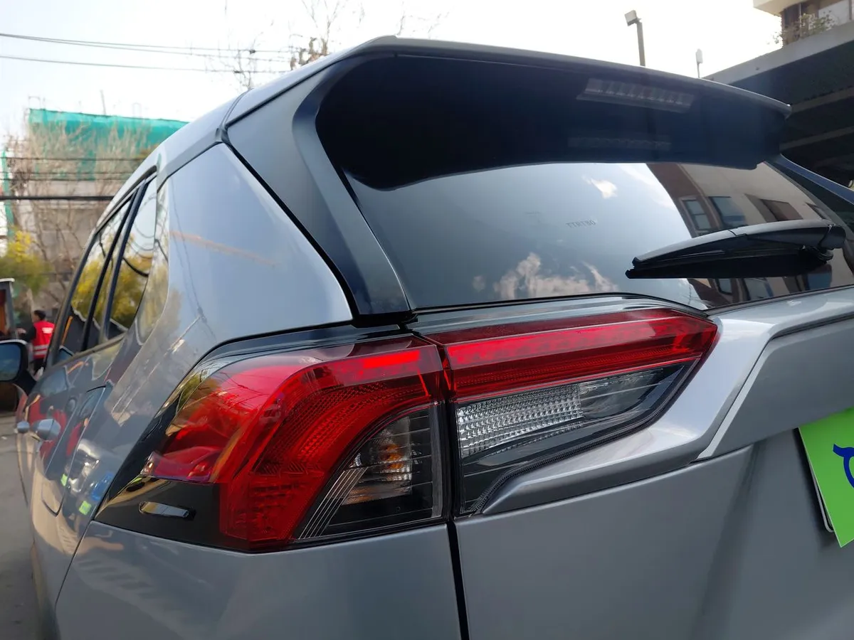 Toyota Rav 4 2.0 Xle 4x2 Cvt At 5p año 2025