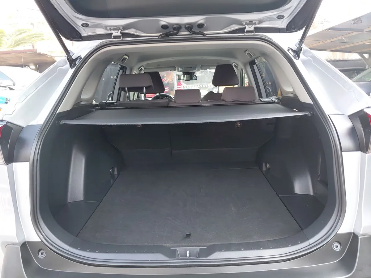 Toyota Rav 4 2.0 Xle 4x2 Cvt At 5p año 2025