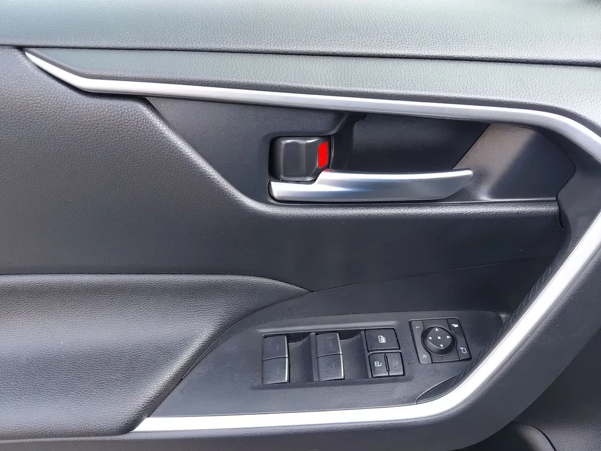 Toyota Rav 4 2.0 Xle 4x2 Cvt At 5p año 2025