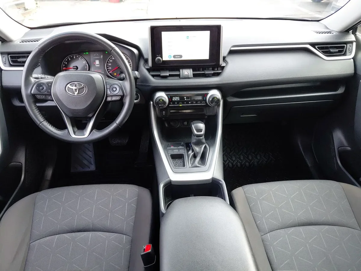 Toyota Rav 4 2.0 Xle 4x2 Cvt At 5p año 2025