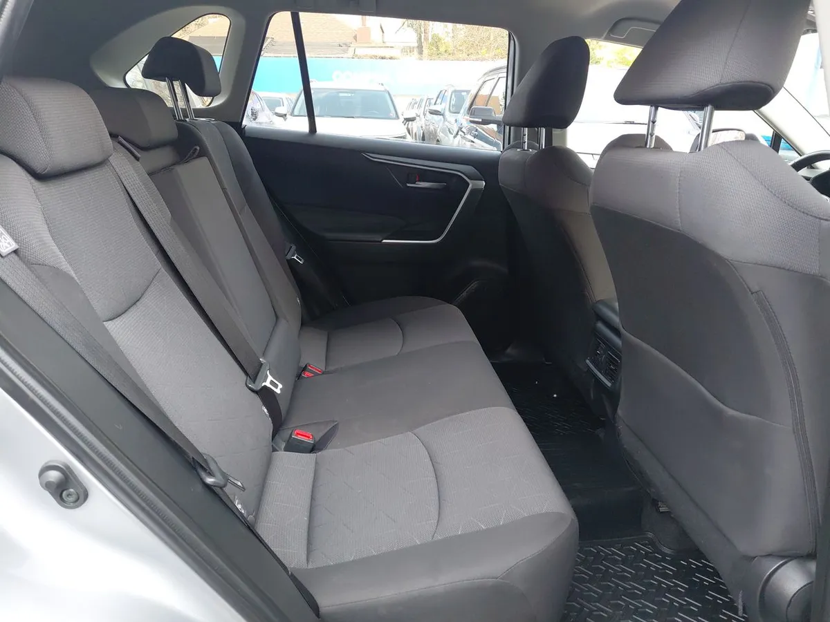 Toyota Rav 4 2.0 Xle 4x2 Cvt At 5p año 2025