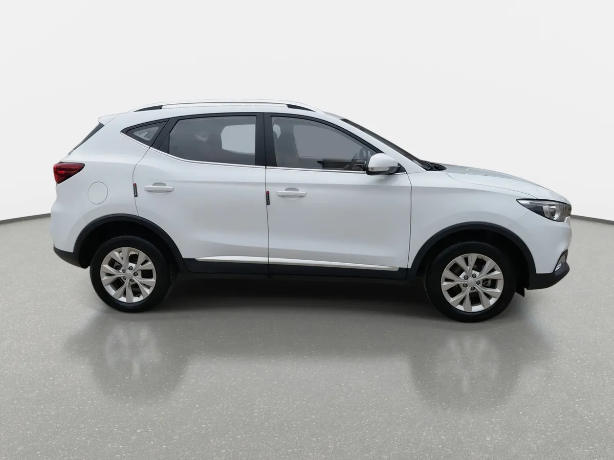 MG Mg Zs 1.5 Std 4x2 Mt 5p año 2024