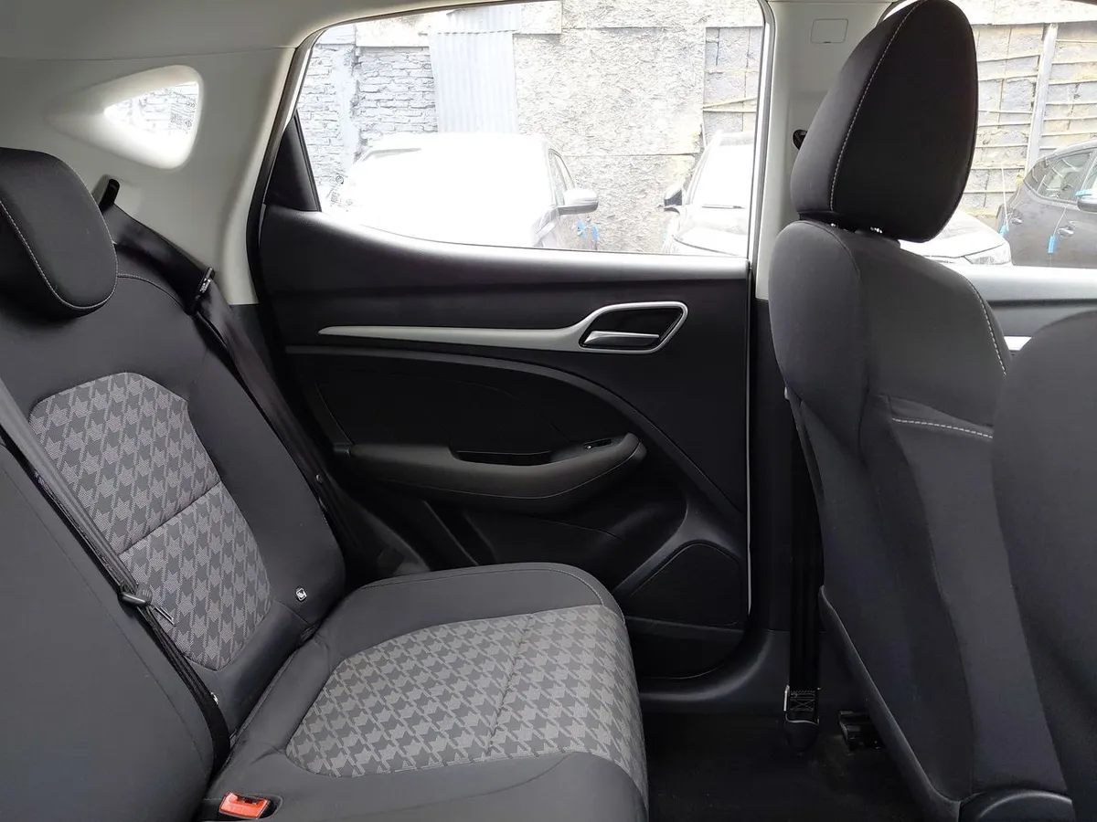 MG Mg Zs 1.5 Std 4x2 Mt 5p año 2024