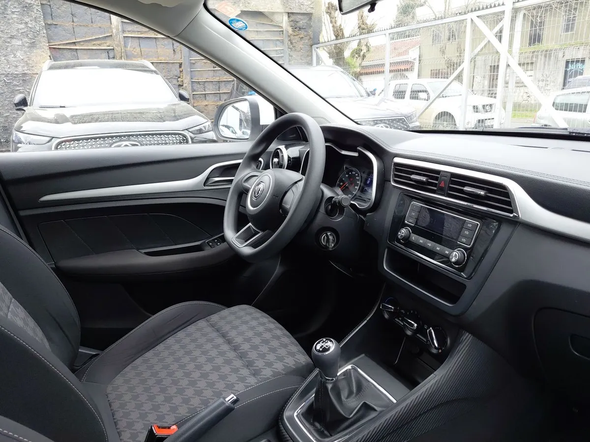MG Mg Zs 1.5 Std 4x2 Mt 5p año 2024