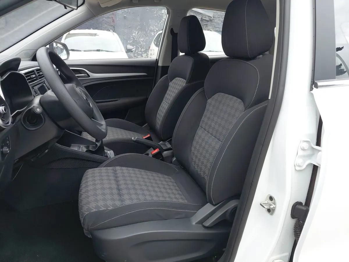 MG Mg Zs 1.5 Std 4x2 Mt 5p año 2024