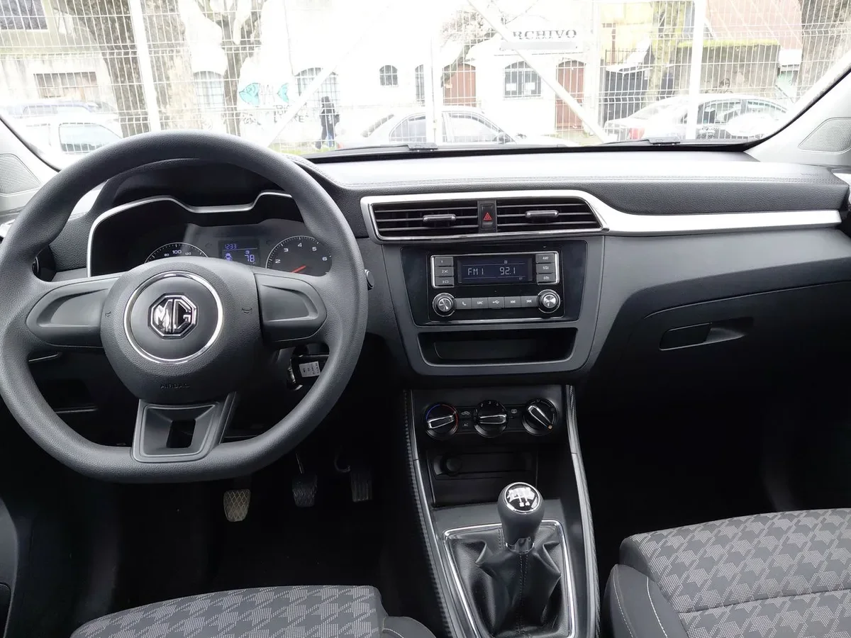 MG Mg Zs 1.5 Std 4x2 Mt 5p año 2024