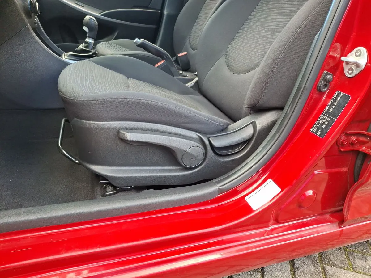 Hyundai Accent 1.4 Gl 4x2 2ab Mt 4p año 2019