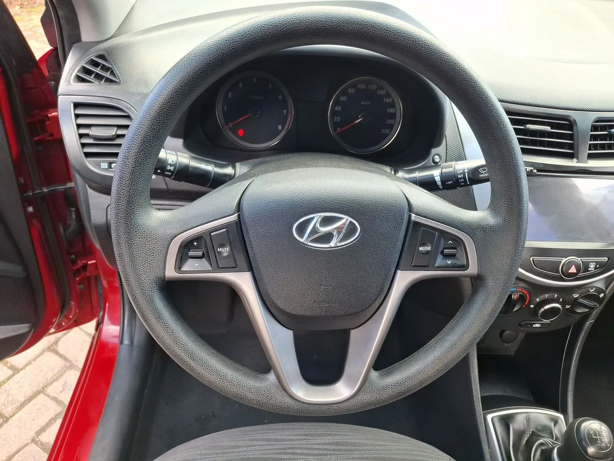Hyundai Accent 1.4 Gl 4x2 2ab Mt 4p año 2019