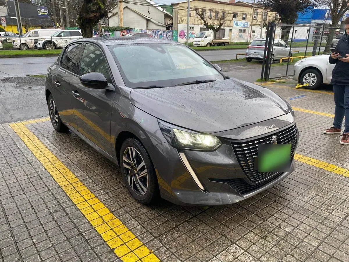 Peugeot 208 1.2 Puretech Allure Pack 4x2 130 Eat8 5p año 2022