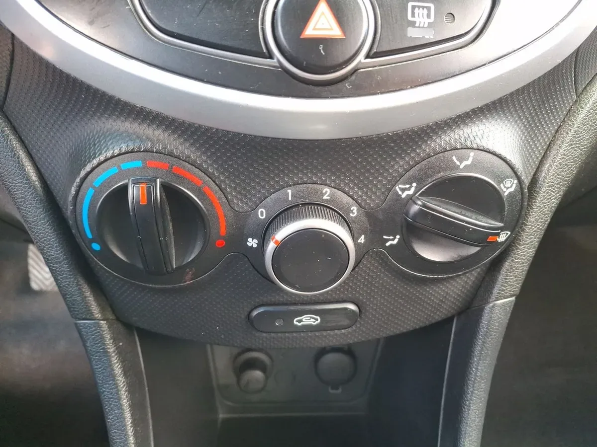 Hyundai Accent 1.4 Gl 4x2 2ab Mt 4p año 2019