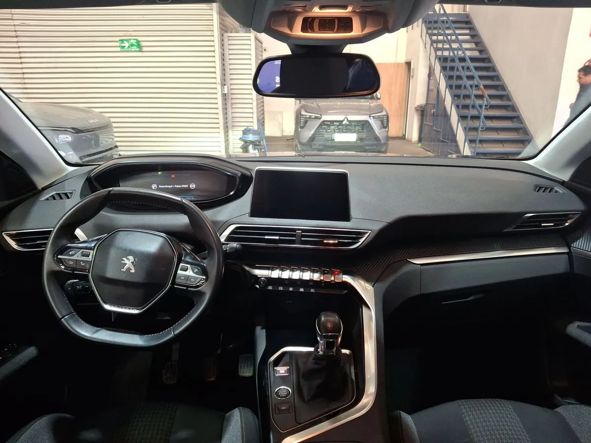 Peugeot 3008 1.2 Active Puretech 4x2 130 Mt6 5p año 2021