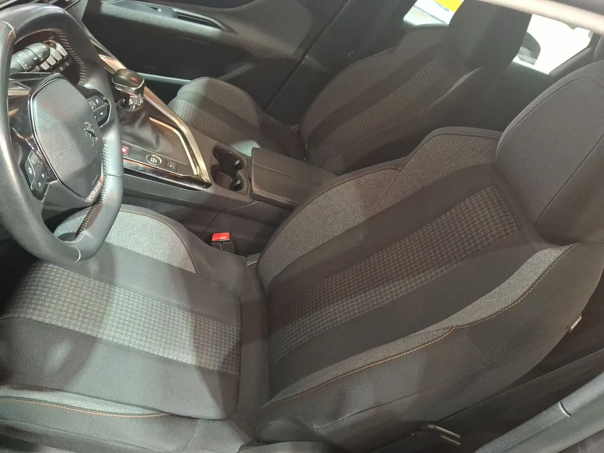 Peugeot 3008 1.2 Active Puretech 4x2 130 Mt6 5p año 2021