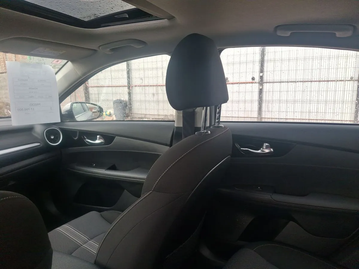 Kia Cerato 1.6 Ex Full 4x2 6at 4p año 2023