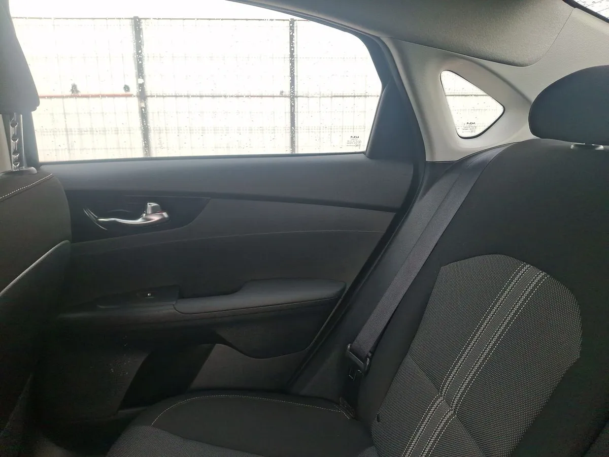 Kia Cerato 1.6 Ex Full 4x2 6at 4p año 2023