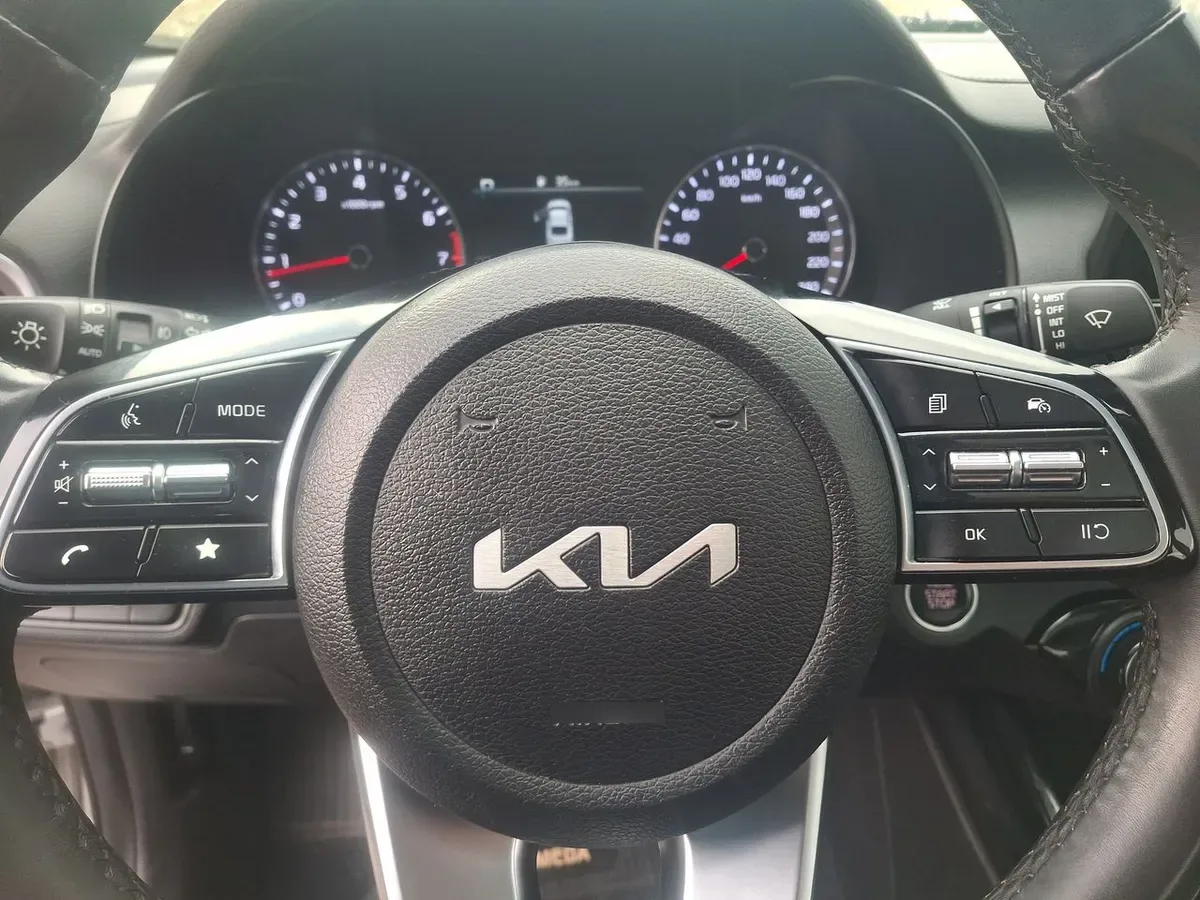 Kia Cerato 1.6 Ex Full 4x2 6at 4p año 2023