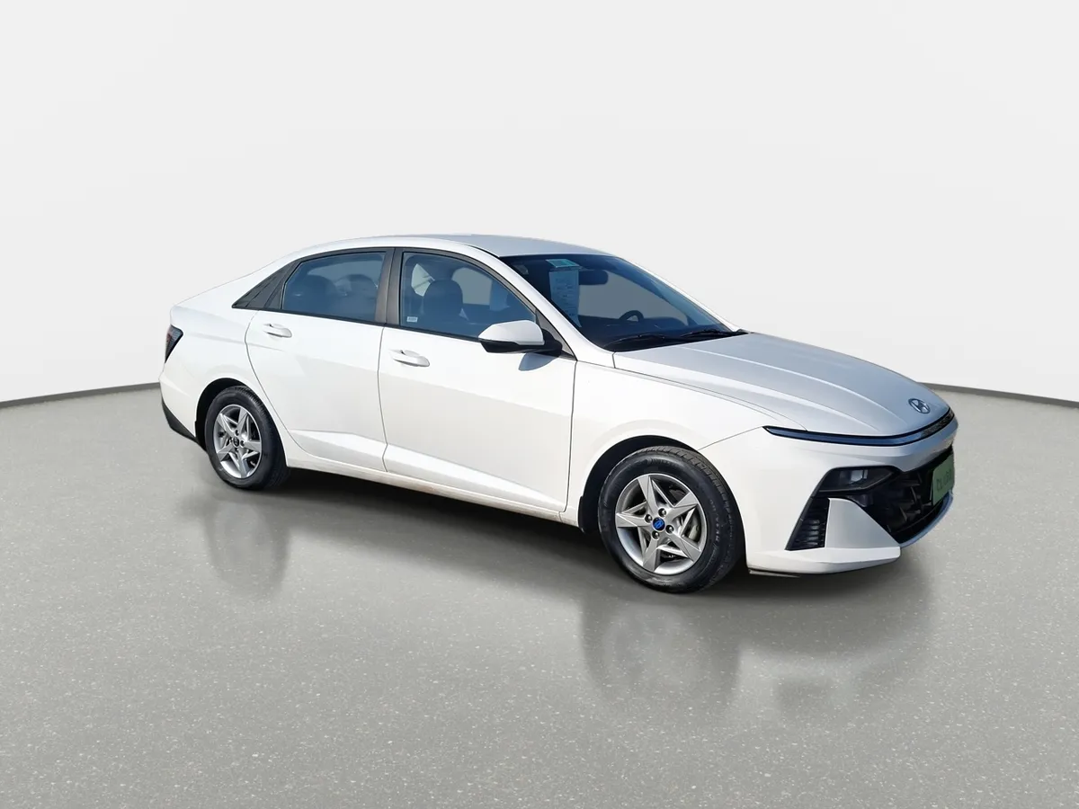 Hyundai Accent 1.5 Plus 4x2 At 4p año 2024