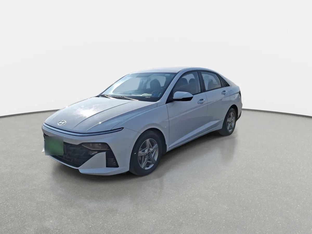 Hyundai Accent 1.5 Plus 4x2 At 4p año 2024