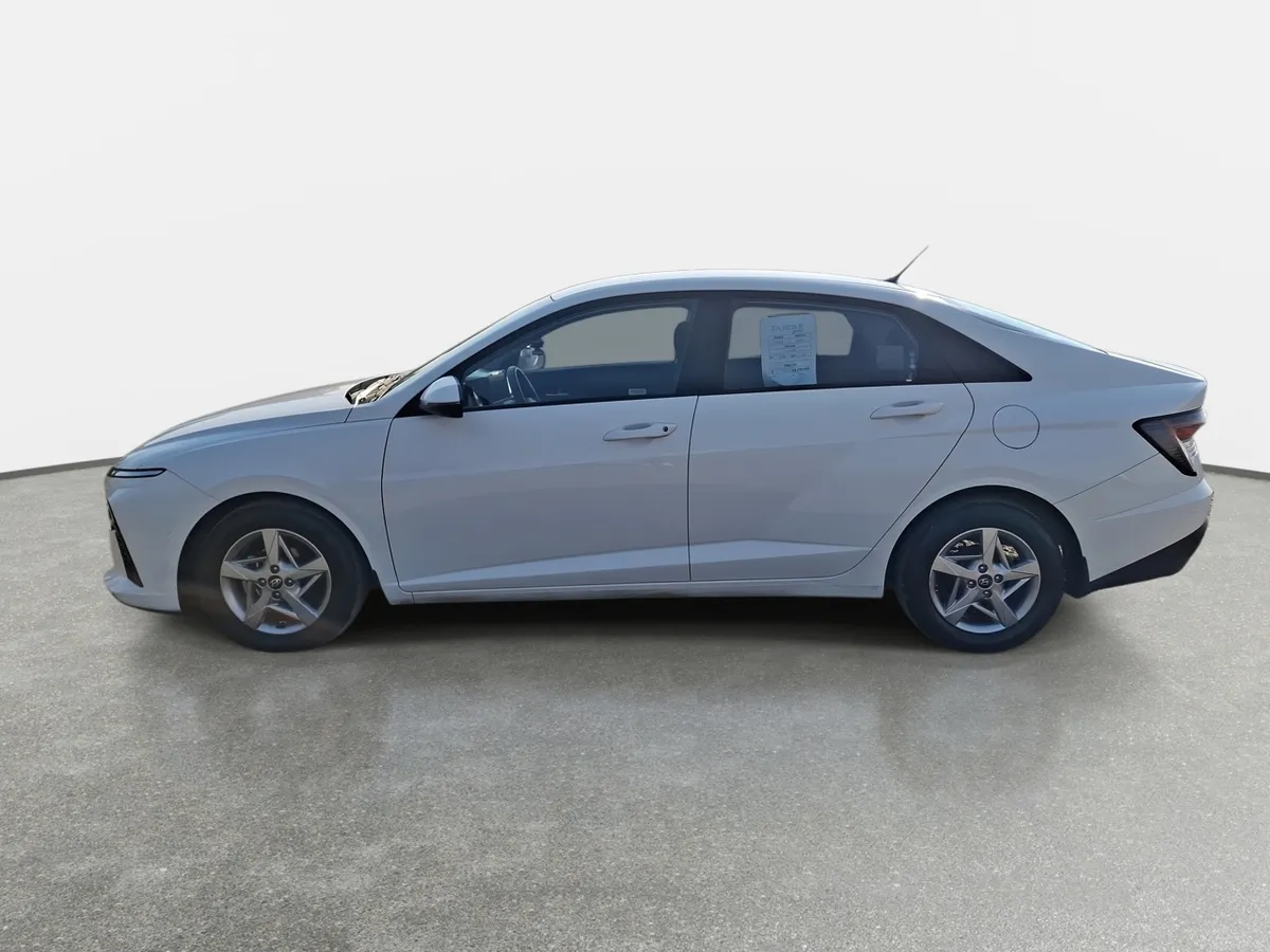 Hyundai Accent 1.5 Plus 4x2 At 4p año 2024