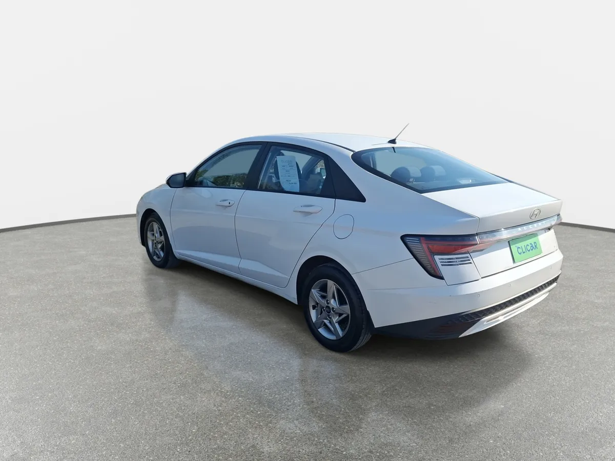 Hyundai Accent 1.5 Plus 4x2 At 4p año 2024