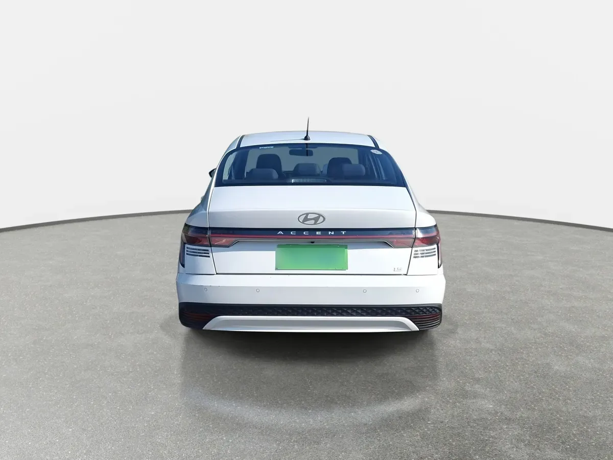 Hyundai Accent 1.5 Plus 4x2 At 4p año 2024