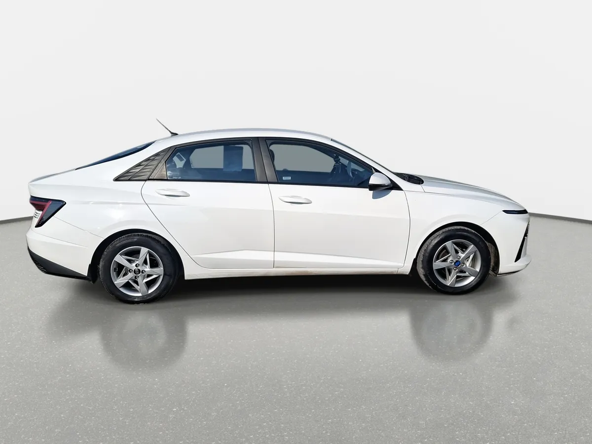 Hyundai Accent 1.5 Plus 4x2 At 4p año 2024