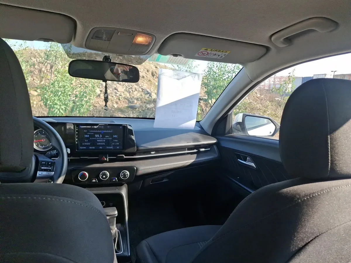 Hyundai Accent 1.5 Plus 4x2 At 4p año 2024