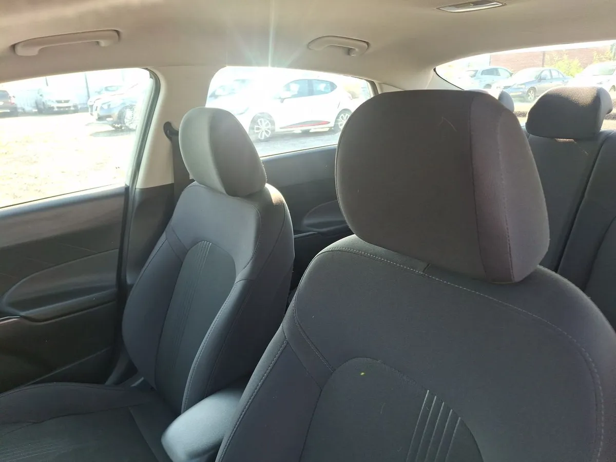 Hyundai Accent 1.5 Plus 4x2 At 4p año 2024