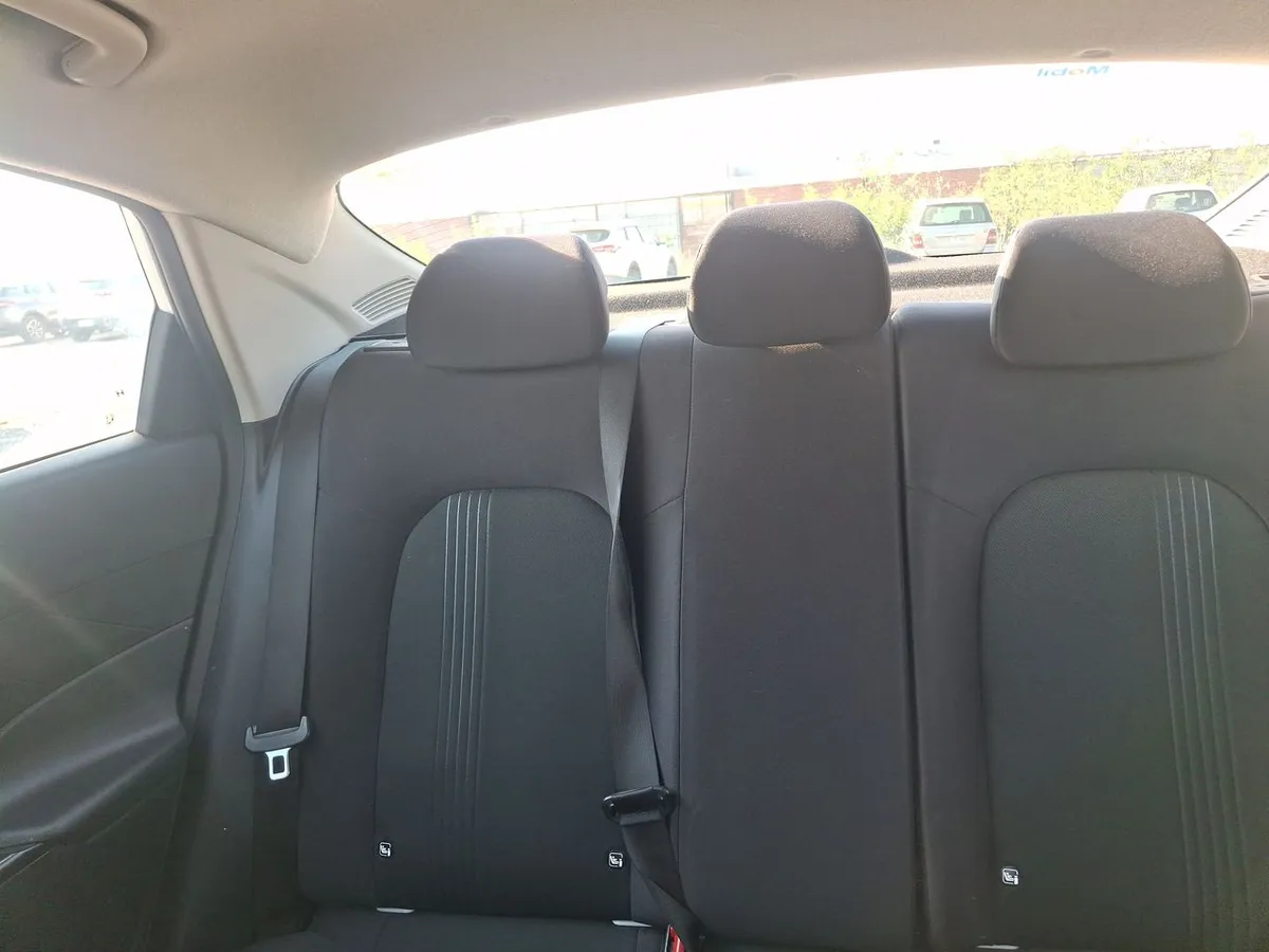 Hyundai Accent 1.5 Plus 4x2 At 4p año 2024