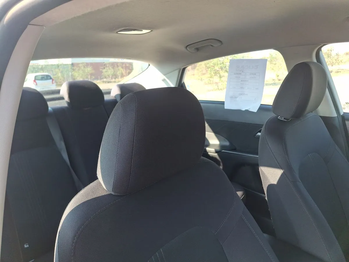 Hyundai Accent 1.5 Plus 4x2 At 4p año 2024