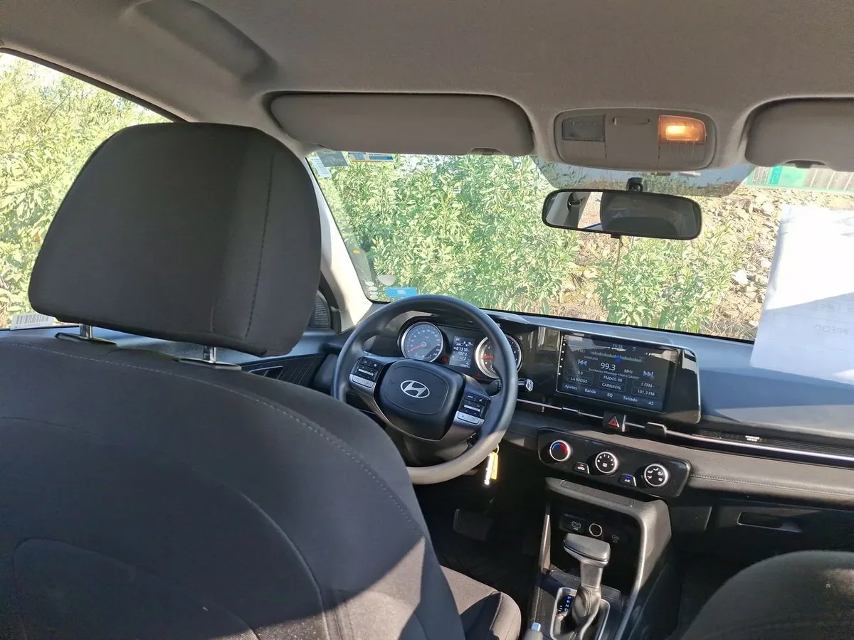 Hyundai Accent 1.5 Plus 4x2 At 4p año 2024