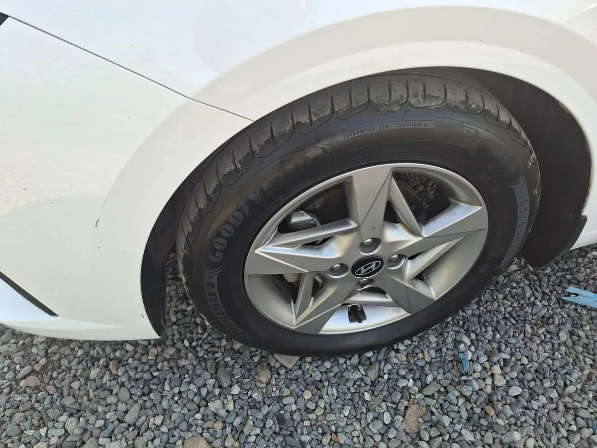 Hyundai Accent 1.5 Plus 4x2 At 4p año 2024