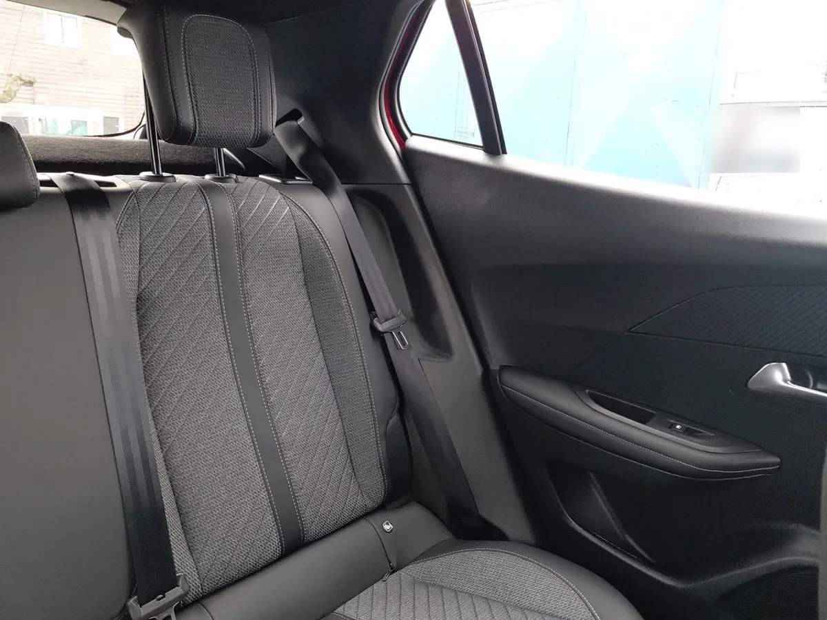 Peugeot 2008 1.2 Mca Allure Mhev 136hp 4x2 At 5p año 2026