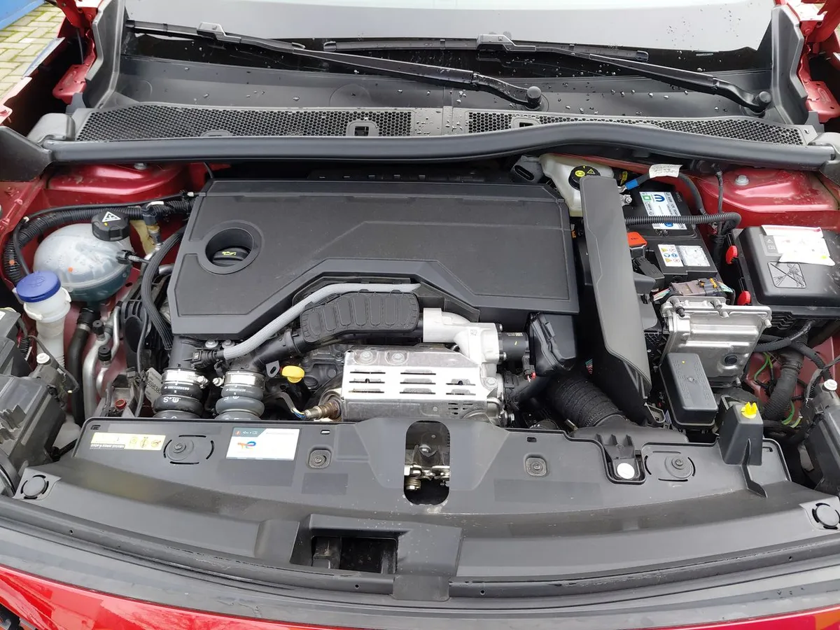 Peugeot 2008 1.2 Mca Allure Mhev 136hp 4x2 At 5p año 2026