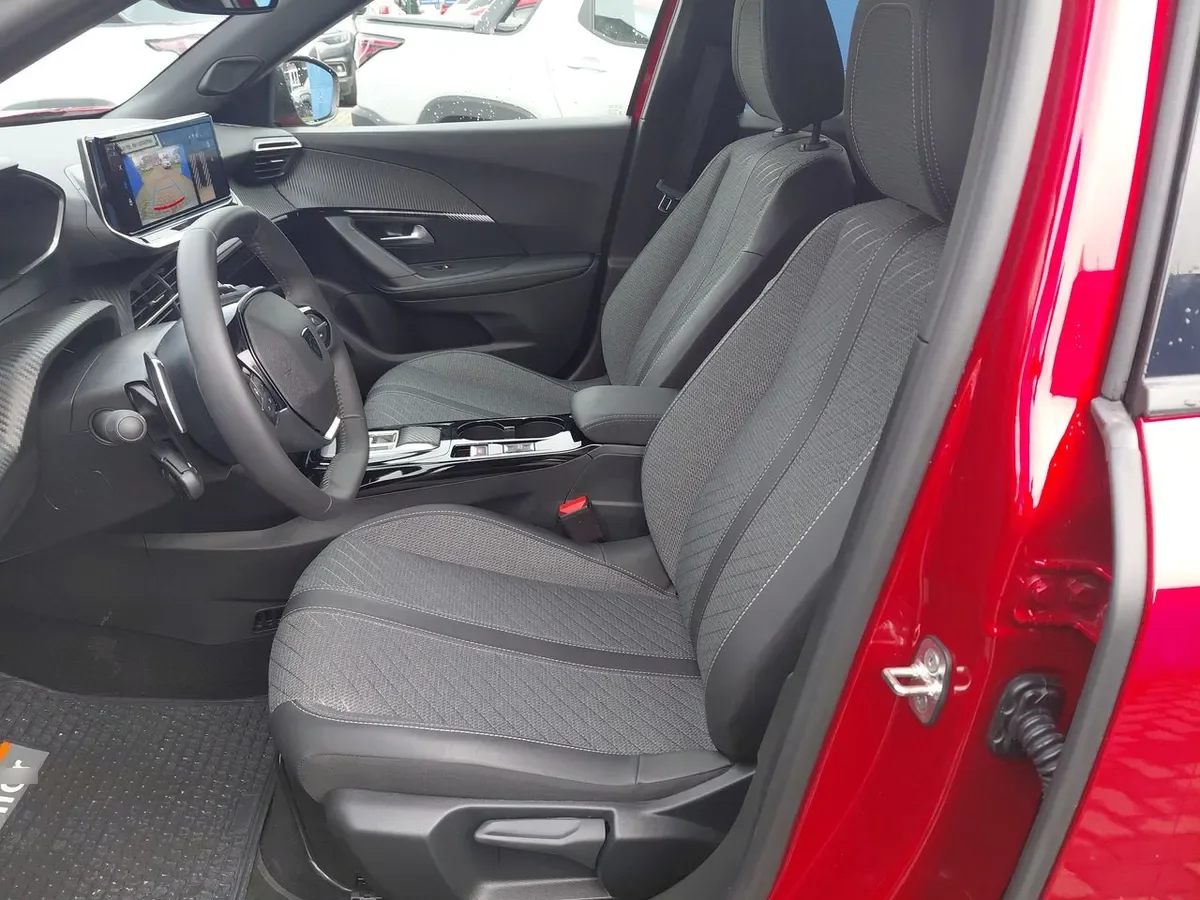 Peugeot 2008 1.2 Mca Allure Mhev 136hp 4x2 At 5p año 2026