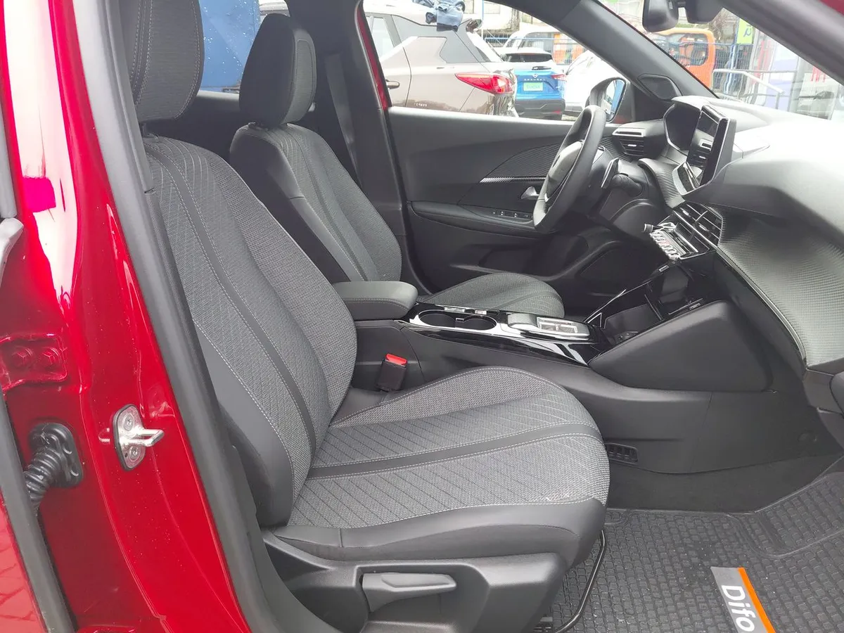 Peugeot 2008 1.2 Mca Allure Mhev 136hp 4x2 At 5p año 2026