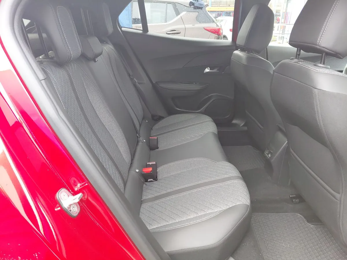Peugeot 2008 1.2 Mca Allure Mhev 136hp 4x2 At 5p año 2026