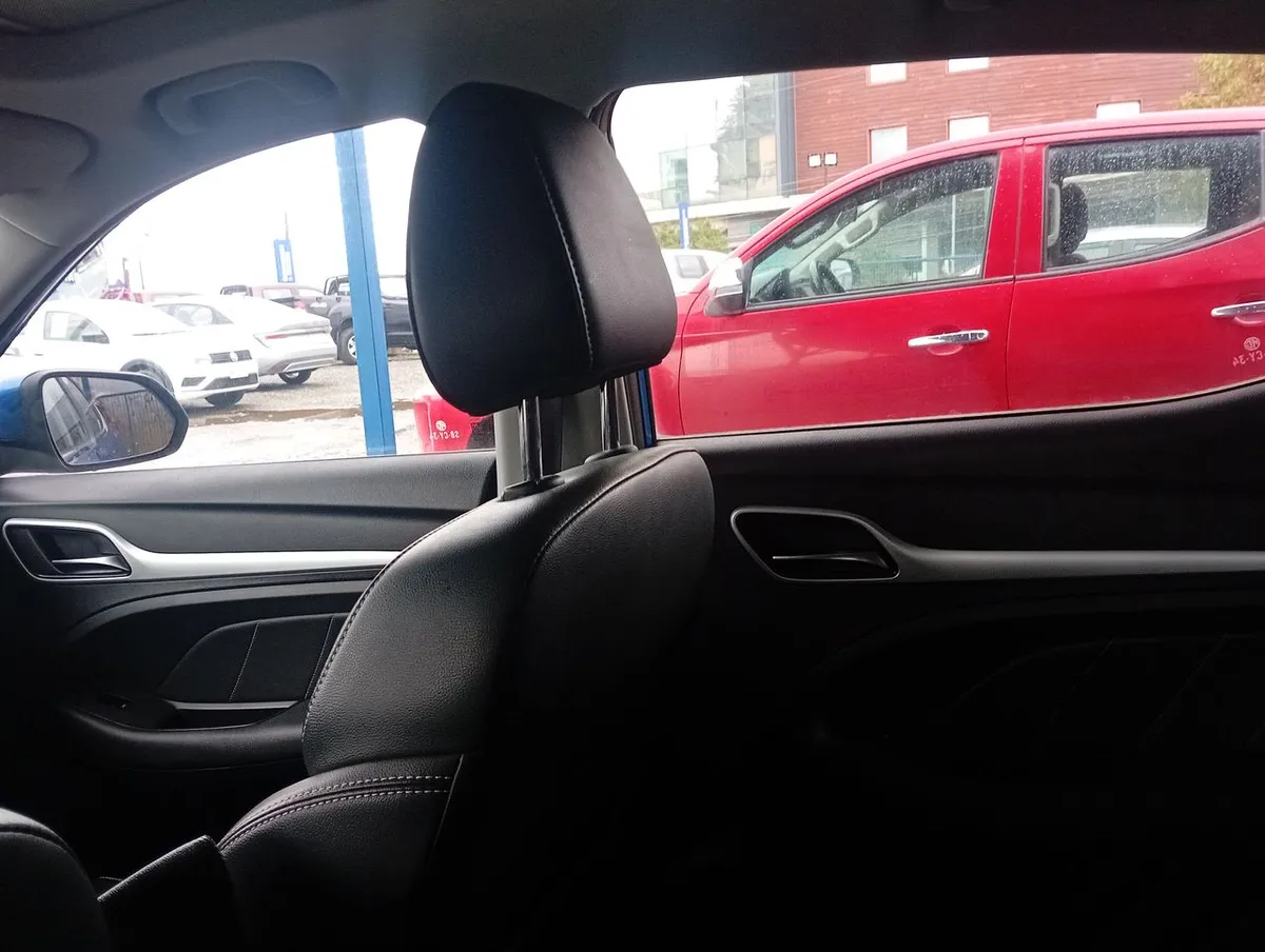MG Mg Zs 1.5 Comfort 4x2 At 5p año 2022