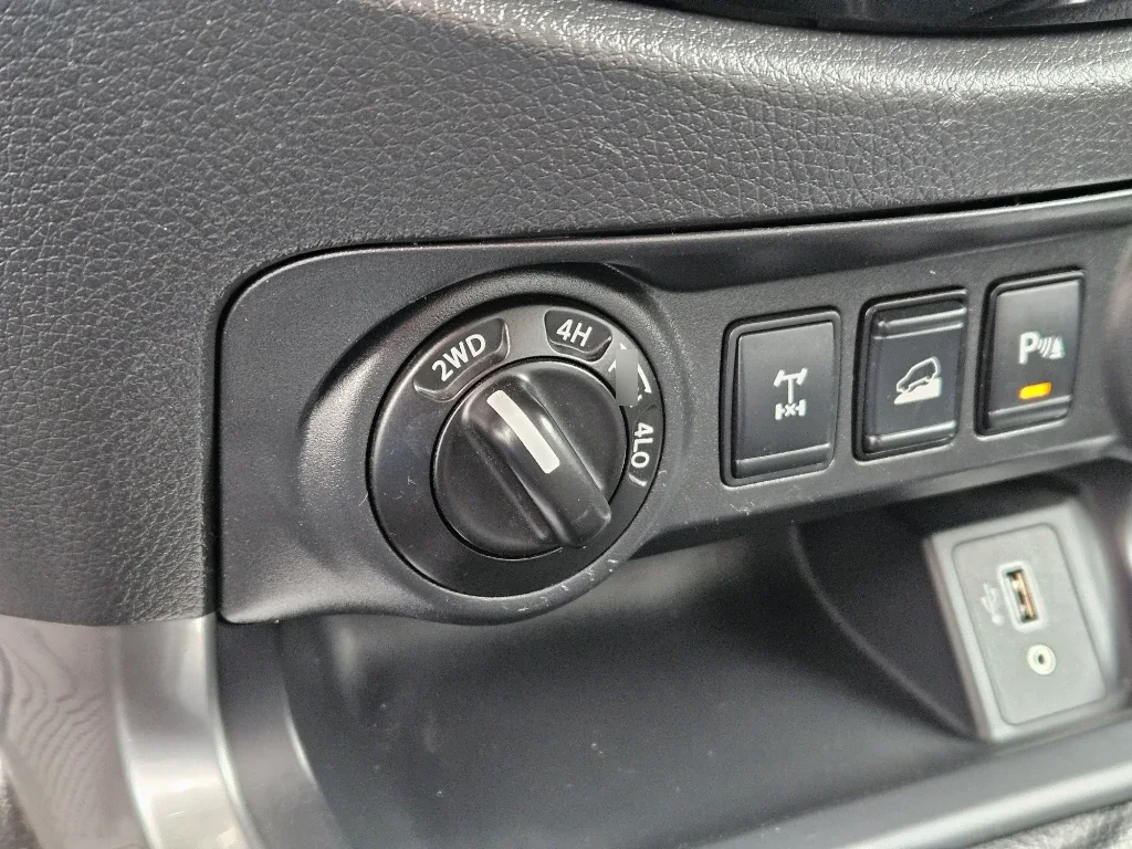 Nissan Navara Dc 4x4 2.3tdi Le año 2023