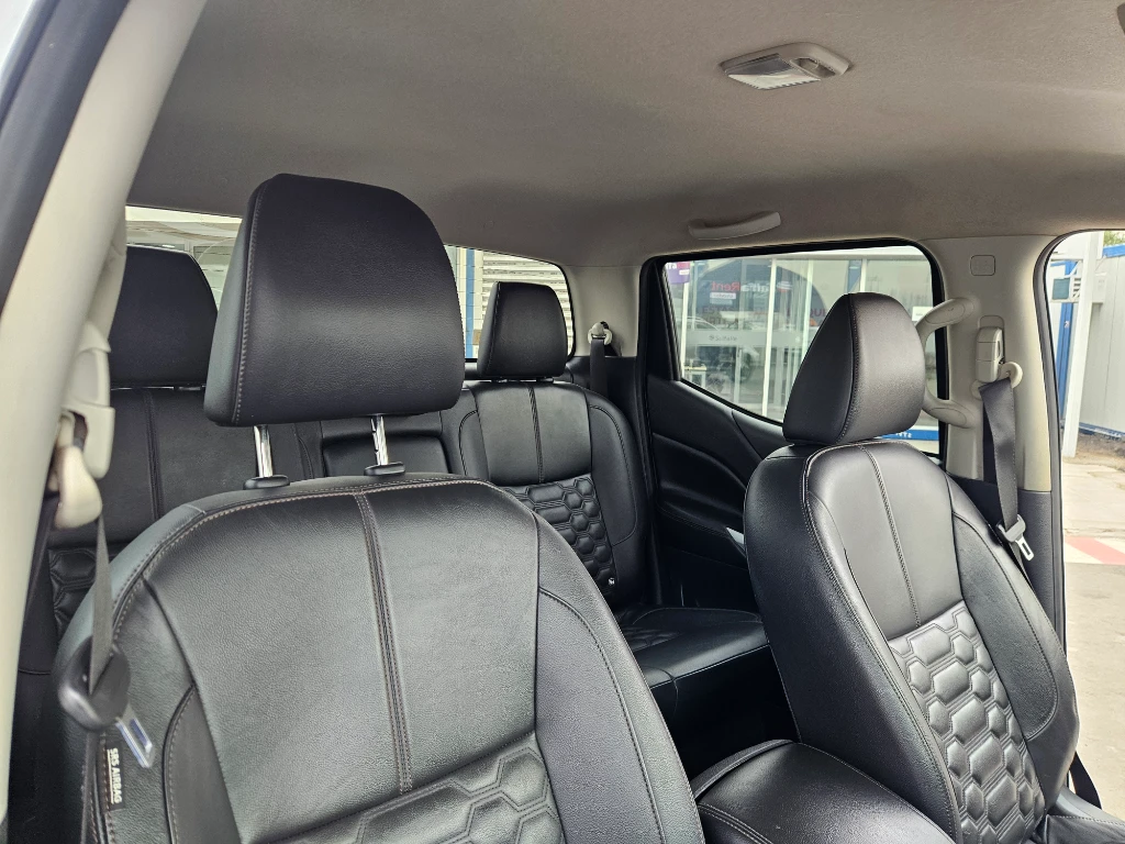 Nissan Navara Dc 4x4 2.3tdi Le año 2023