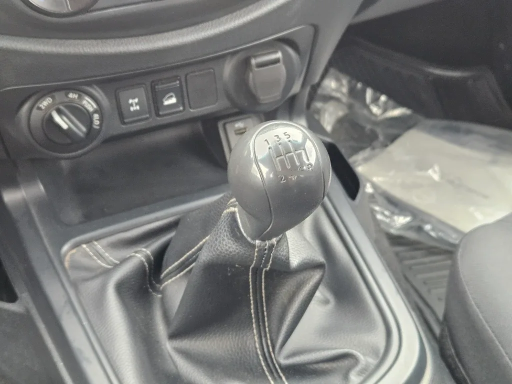 Nissan Navara Dc 4x4 2.3 Tdi Se año 2023