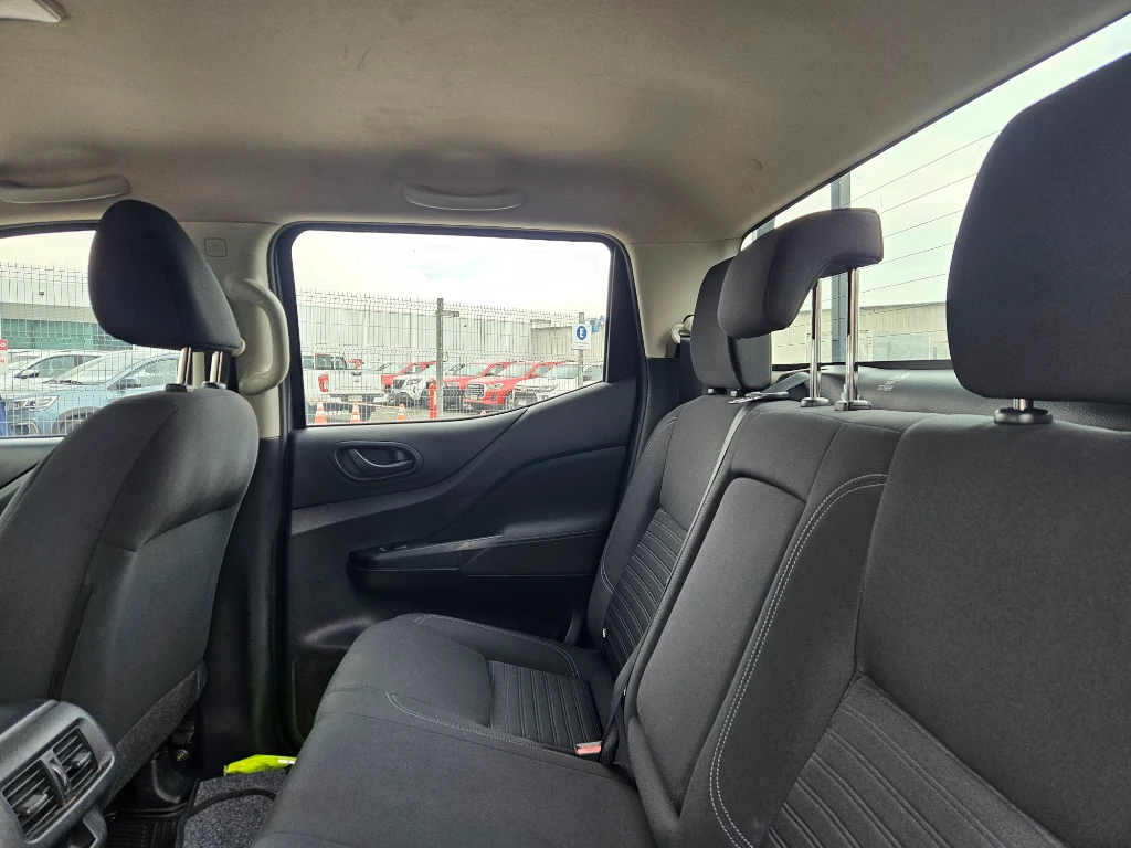 Nissan Navara Dc 4x4 2.3 Tdi Se año 2023