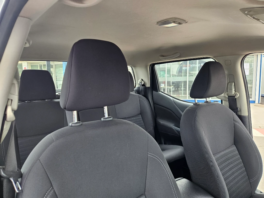 Nissan Navara Dc 4x4 2.3 Tdi Se año 2023