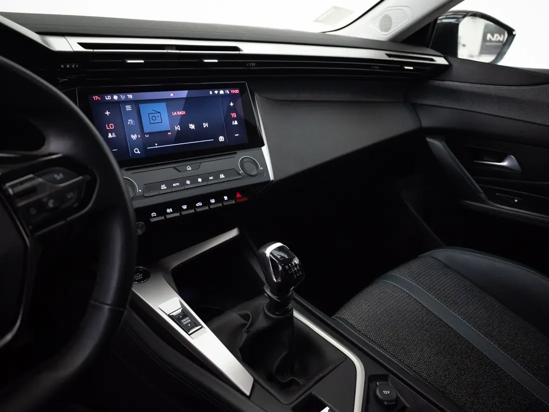 Peugeot 308 1.2 Allure Puretech 130 4x2 Mt 5p año 2023