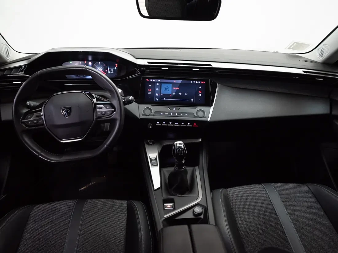 Peugeot 308 1.2 Allure Puretech 130 4x2 Mt 5p año 2023