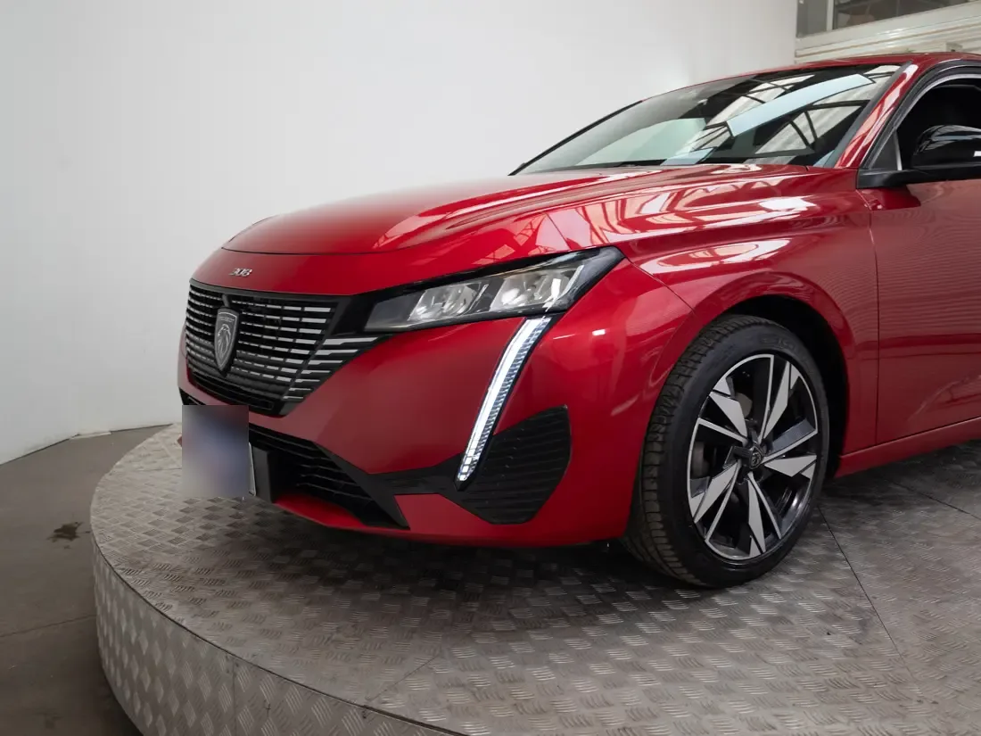 Peugeot 308 1.2 Allure Puretech 130 4x2 Mt 5p año 2023