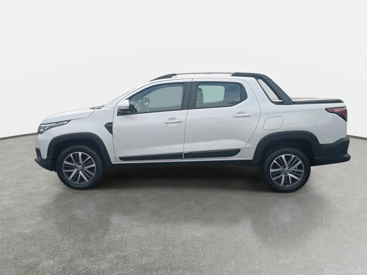 Ram 700 1.3 Laramie 4x2 Dob. Cab. Mt 4p año 2023