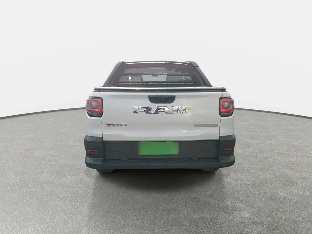 Ram 700 1.3 Laramie 4x2 Dob. Cab. Mt 4p año 2023